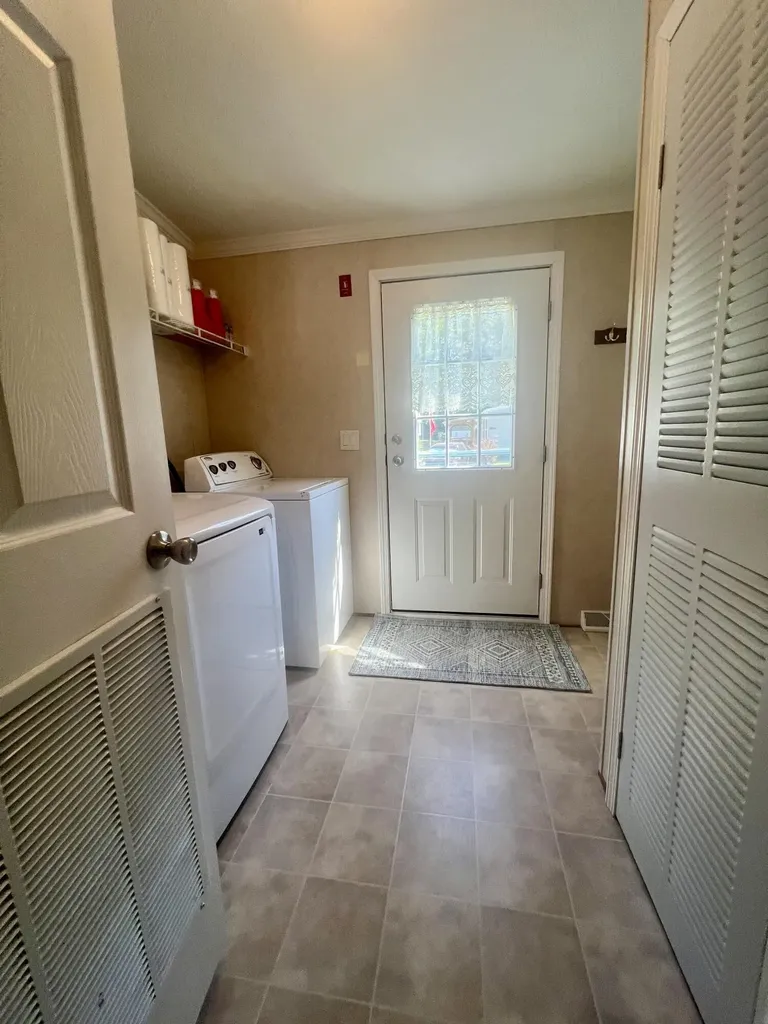 20 Town And Country Drive Lisbon ME 04250