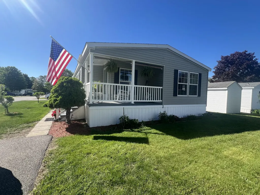 20 Town And Country Drive Lisbon ME 04250