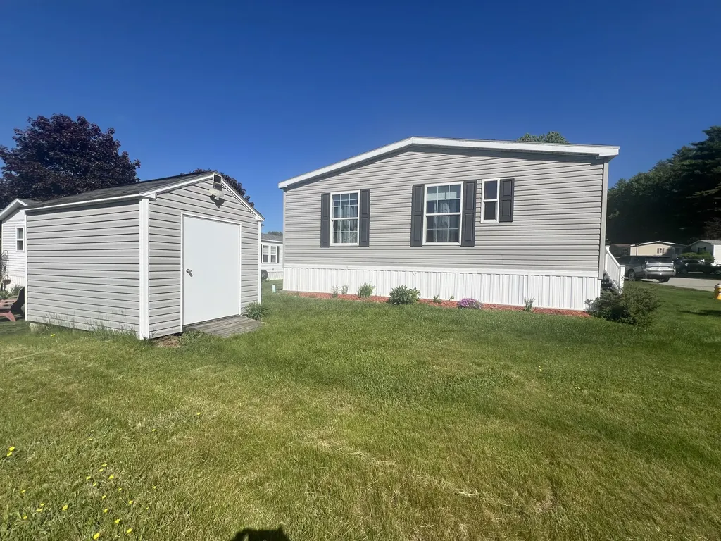 20 Town And Country Drive Lisbon ME 04250
