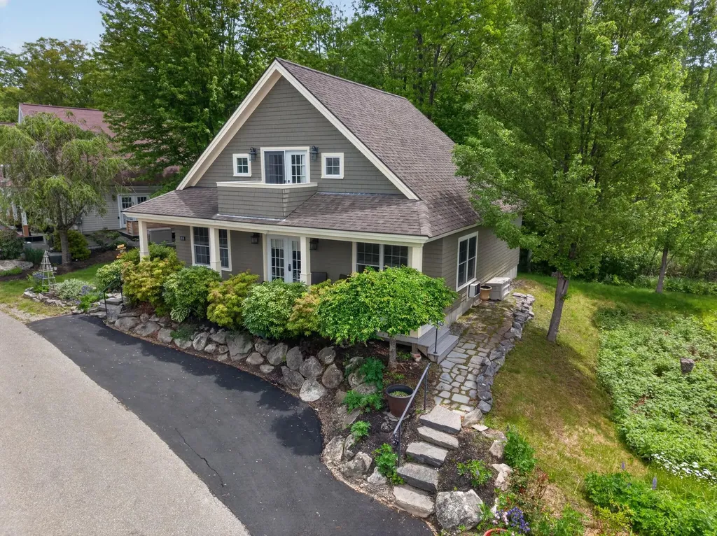 38 West Island Way Edgecomb ME 04556