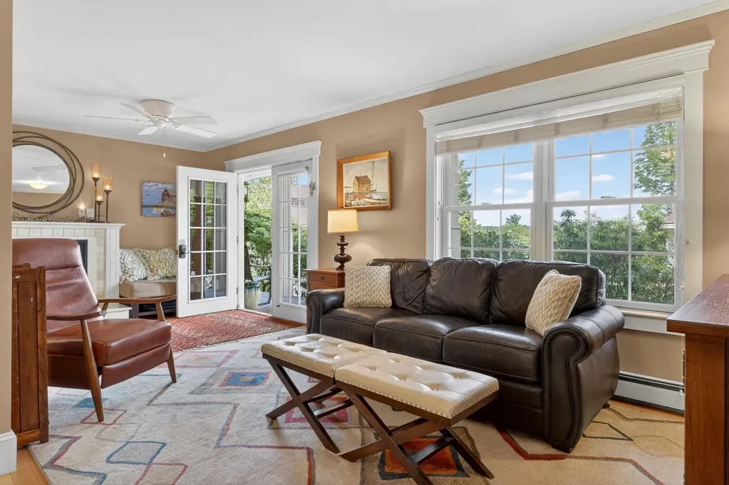38 West Island Way Edgecomb ME 04556