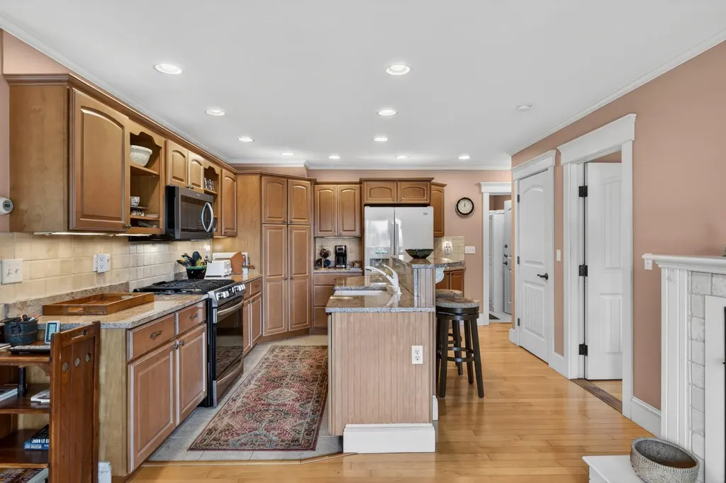 38 West Island Way Edgecomb ME 04556