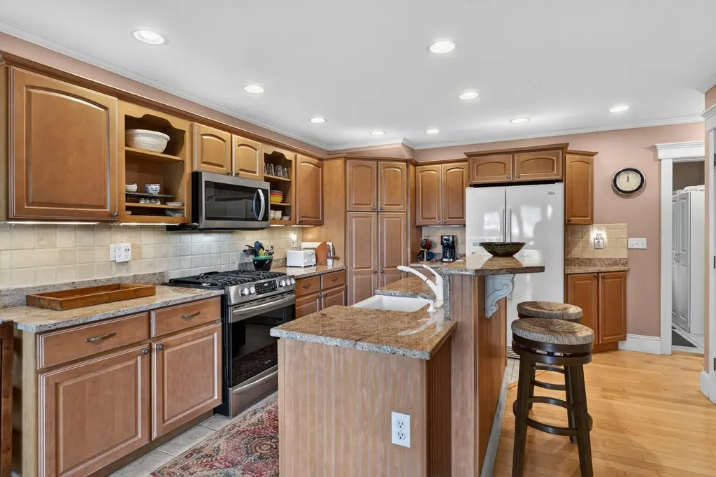 38 West Island Way Edgecomb ME 04556