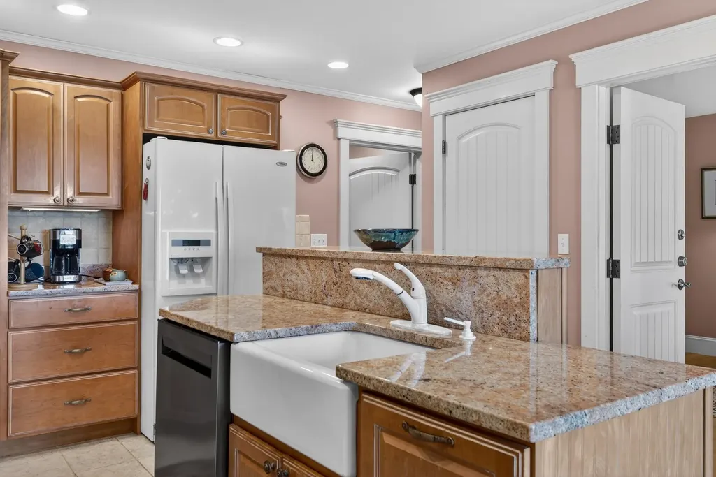 38 West Island Way Edgecomb ME 04556