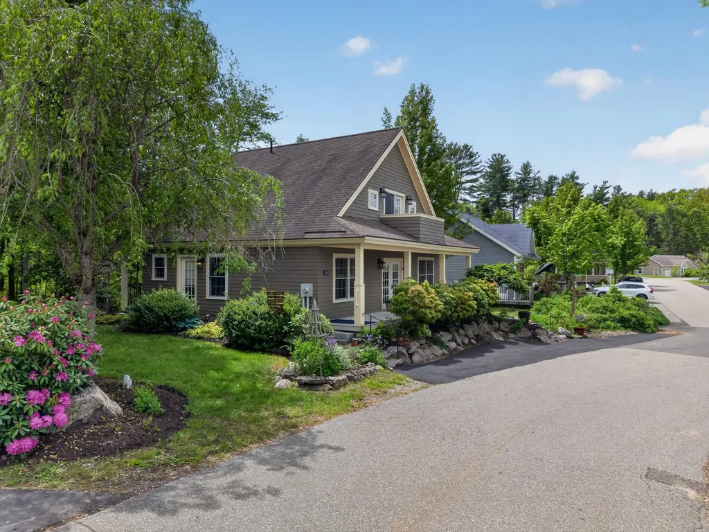 38 West Island Way Edgecomb ME 04556