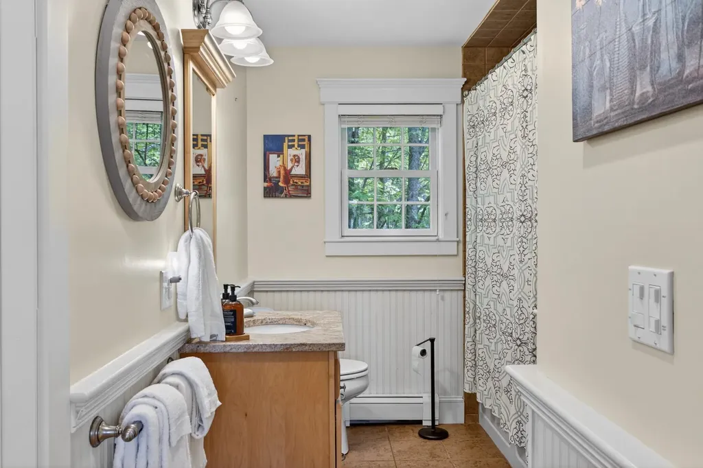 38 West Island Way Edgecomb ME 04556