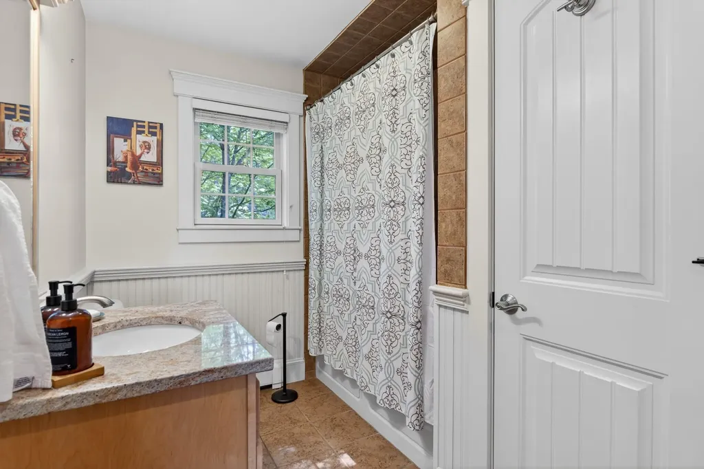 38 West Island Way Edgecomb ME 04556