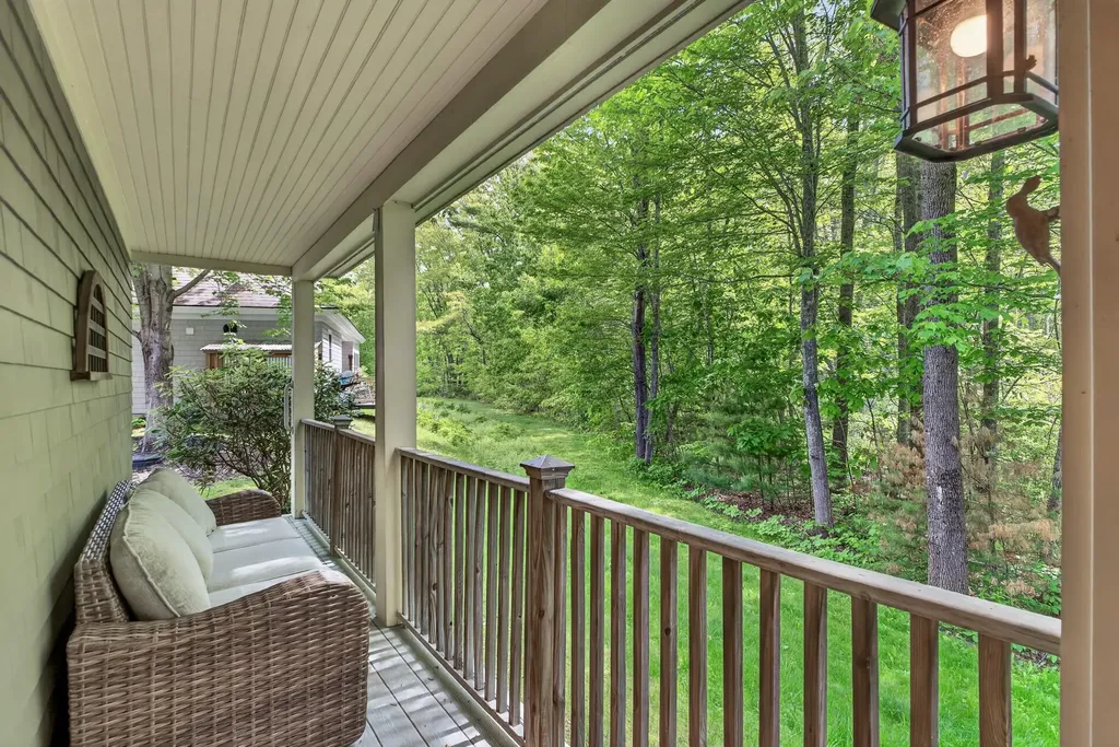 38 West Island Way Edgecomb ME 04556