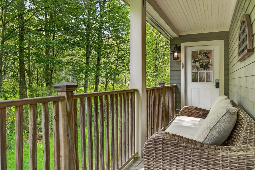 38 West Island Way Edgecomb ME 04556
