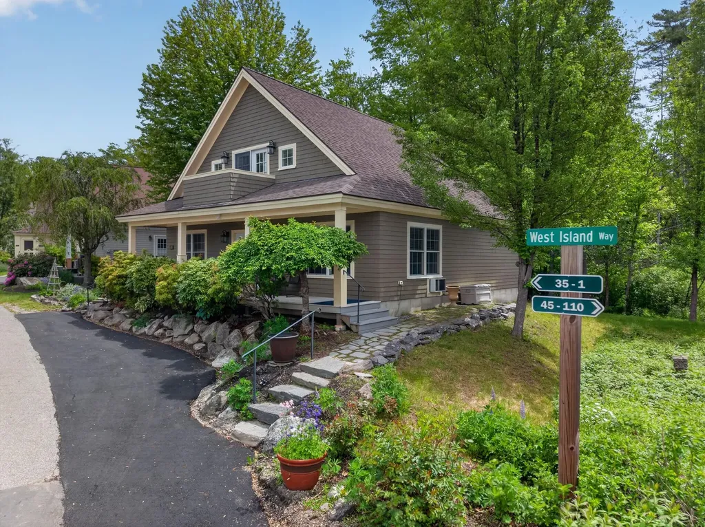 38 West Island Way Edgecomb ME 04556