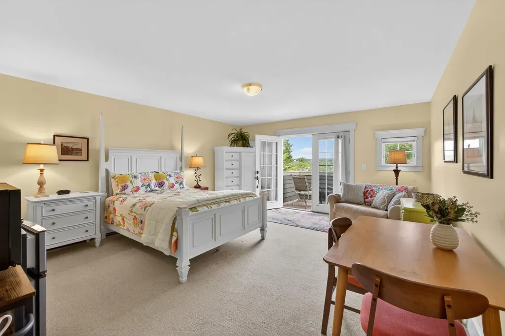 38 West Island Way Edgecomb ME 04556