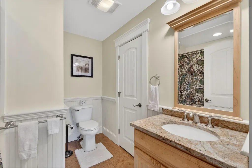 38 West Island Way Edgecomb ME 04556