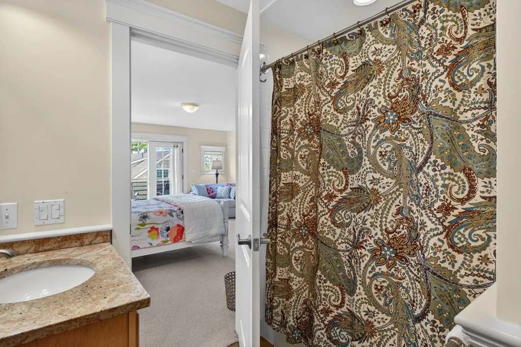 38 West Island Way Edgecomb ME 04556