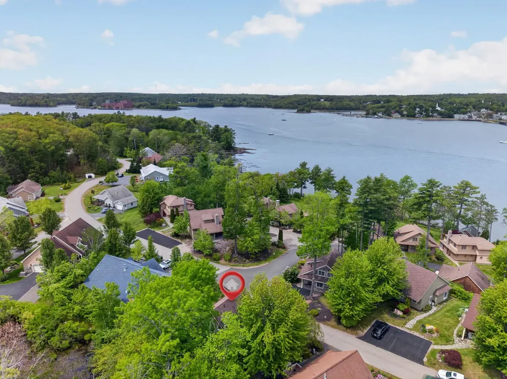 38 West Island Way Edgecomb ME 04556