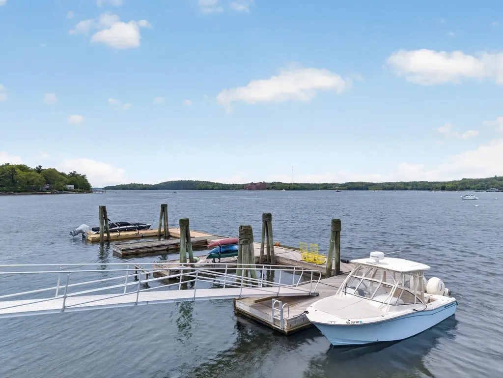 38 West Island Way Edgecomb ME 04556