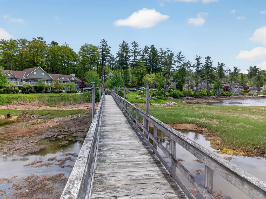 38 West Island Way Edgecomb ME 04556