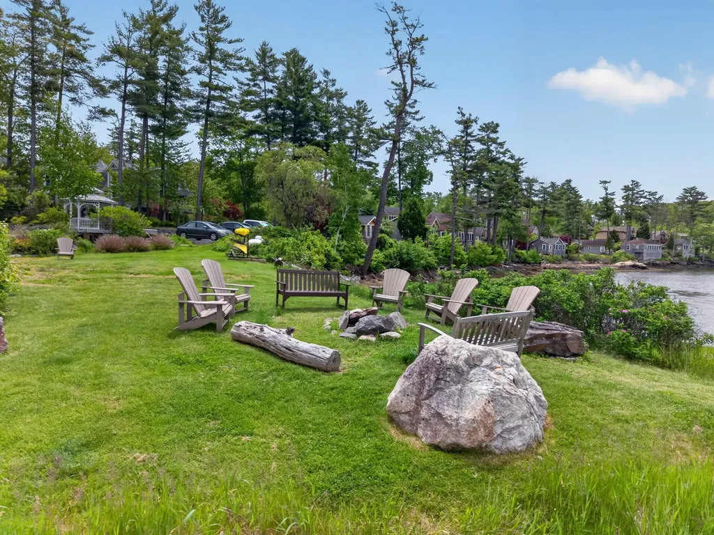 38 West Island Way Edgecomb ME 04556