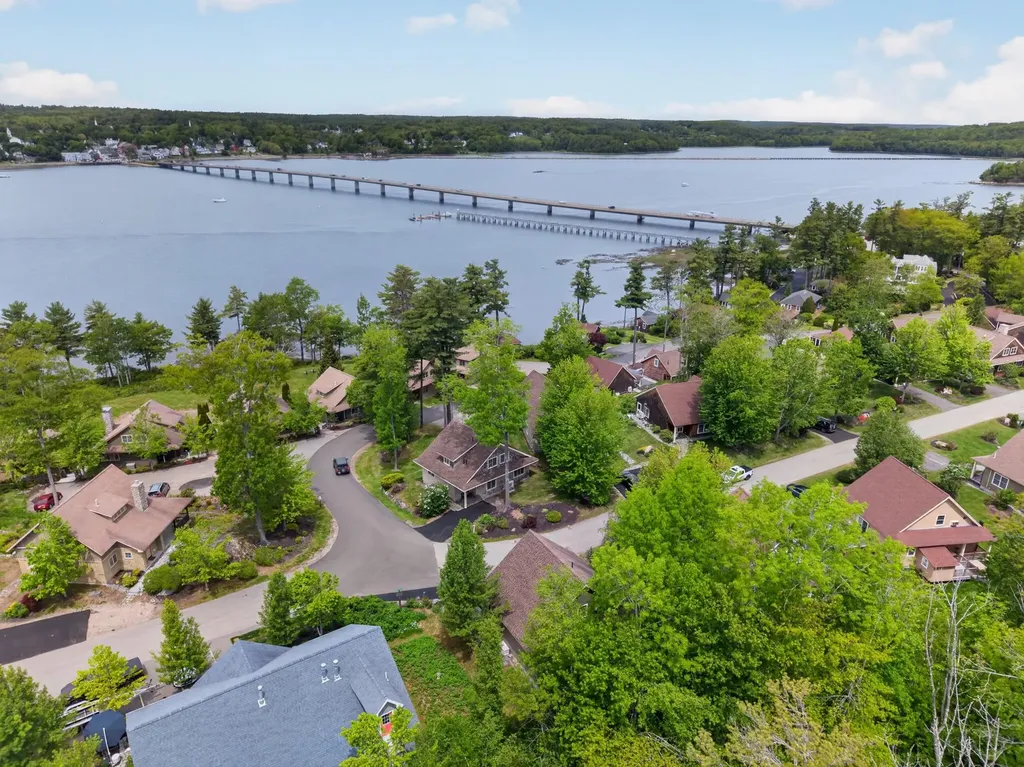 38 West Island Way Edgecomb ME 04556