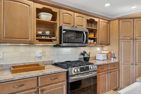 38 West Island Way Edgecomb ME 04556