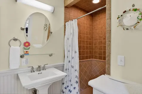 38 West Island Way Edgecomb ME 04556