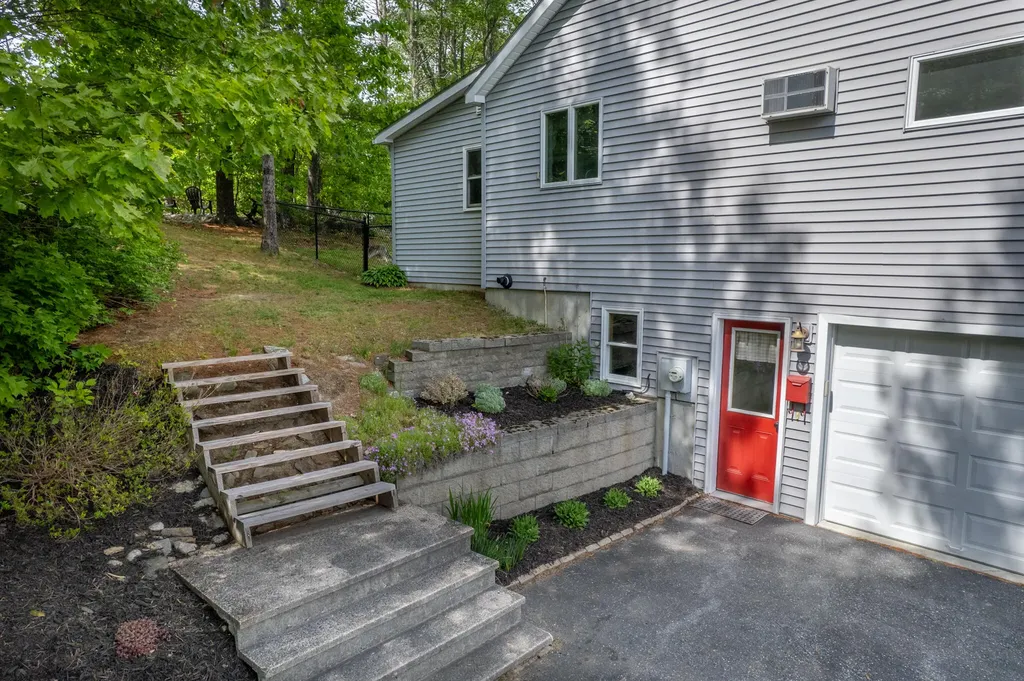 15 Cassidy Lane West Gardiner ME 04345