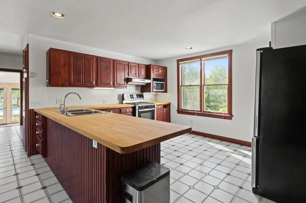 434 Main Street Oxford ME 04270