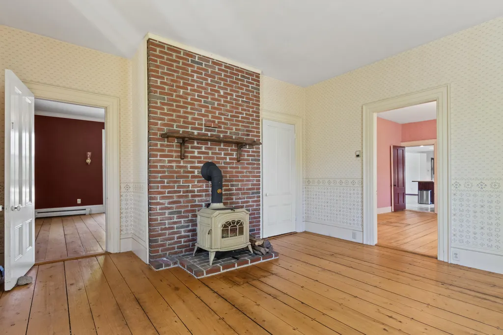 434 Main Street Oxford ME 04270