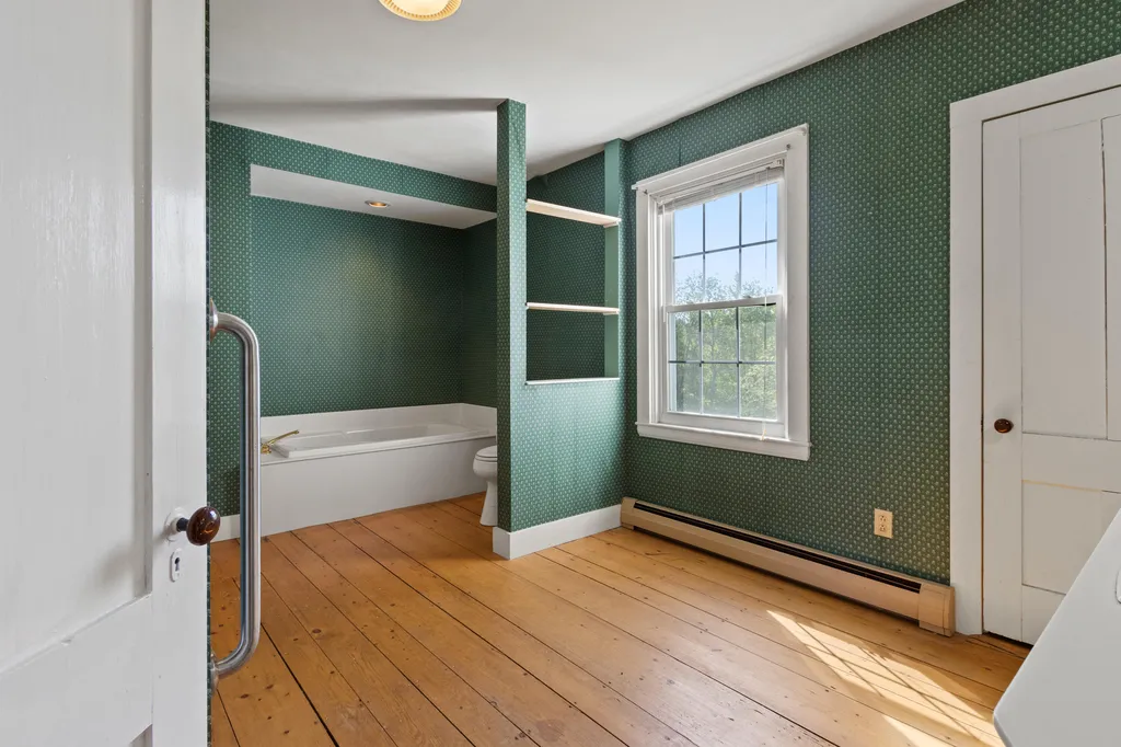 434 Main Street Oxford ME 04270