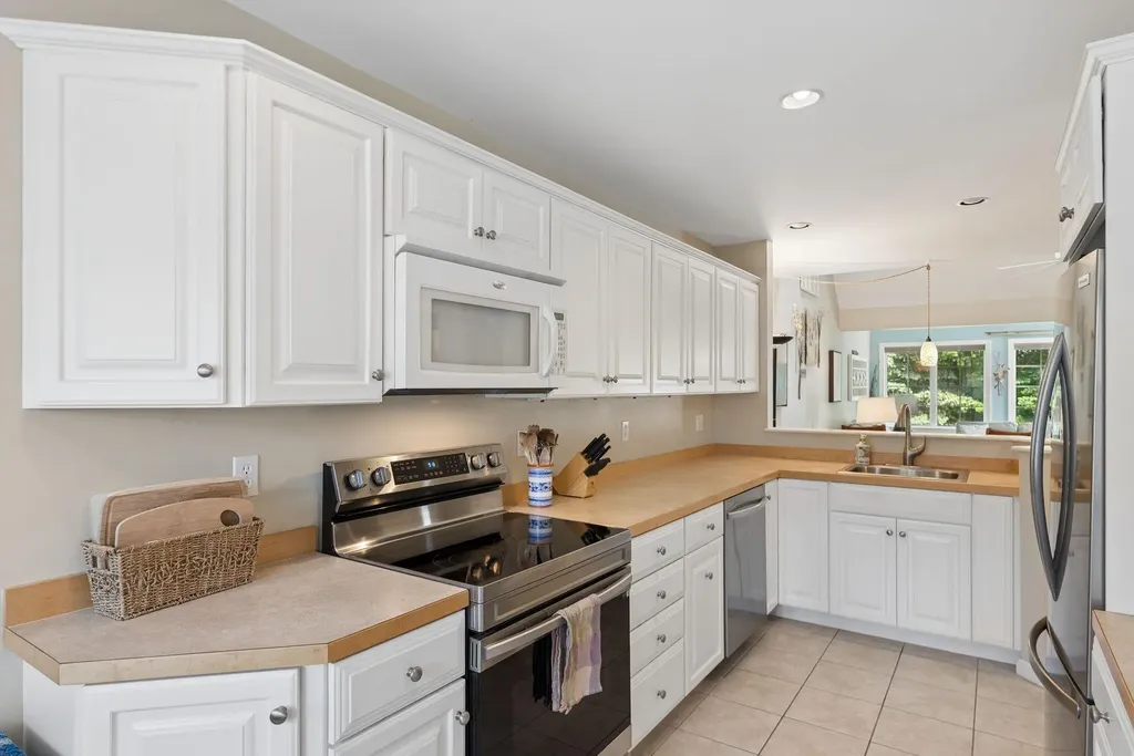 14 Larkspur Lane Brunswick ME 04011