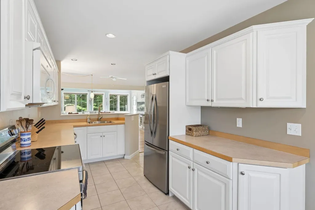 14 Larkspur Lane Brunswick ME 04011