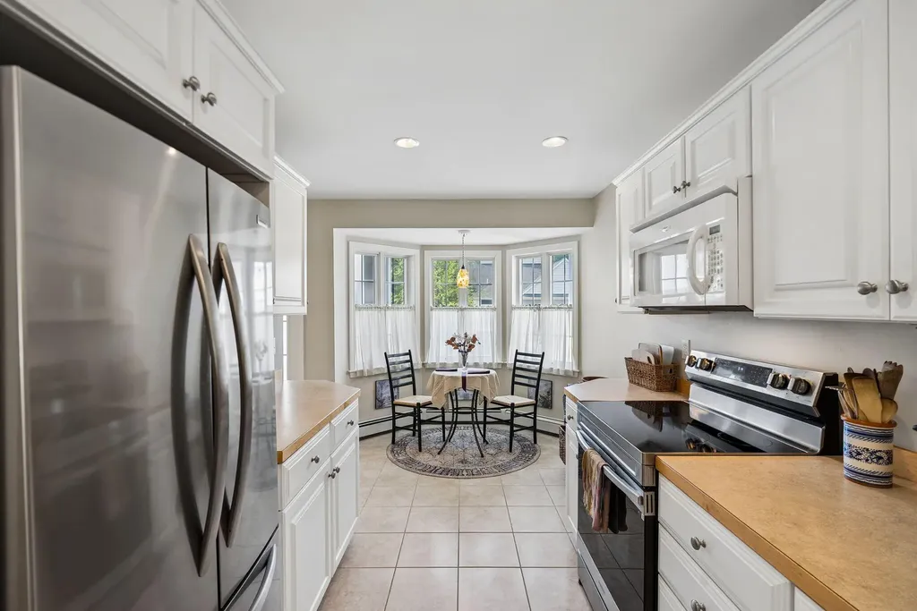 14 Larkspur Lane Brunswick ME 04011