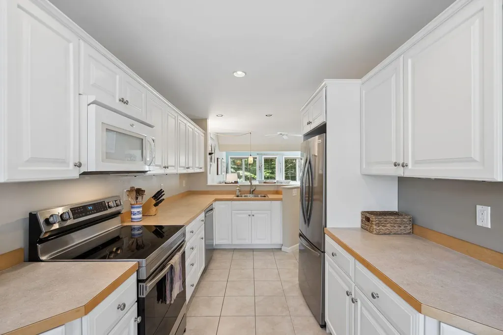 14 Larkspur Lane Brunswick ME 04011