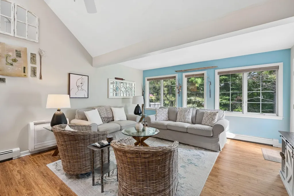 14 Larkspur Lane Brunswick ME 04011