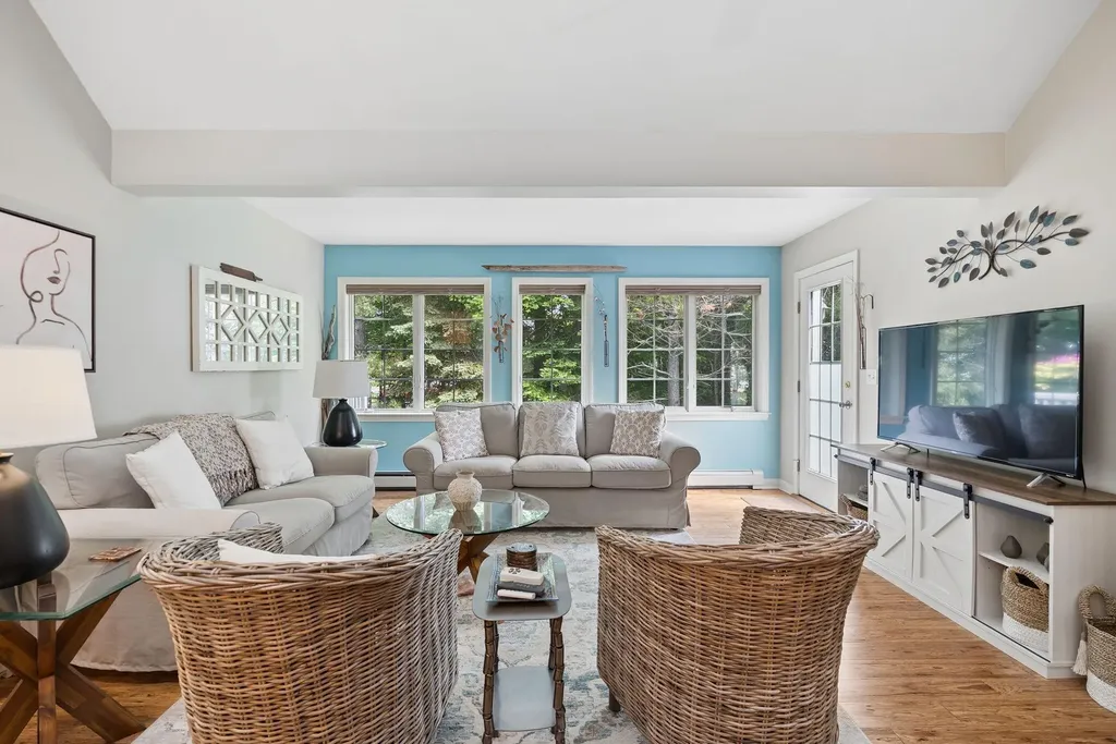 14 Larkspur Lane Brunswick ME 04011