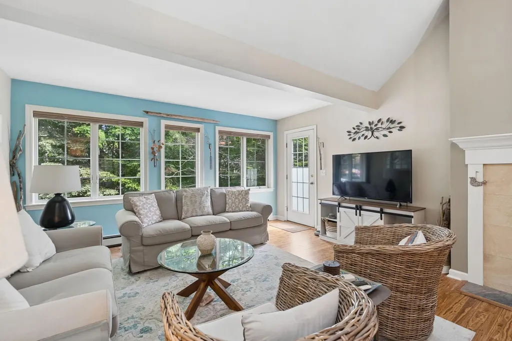 14 Larkspur Lane Brunswick ME 04011