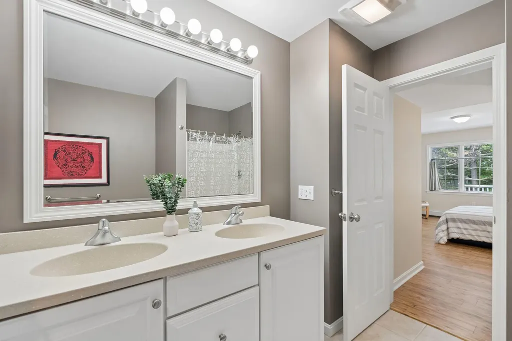 14 Larkspur Lane Brunswick ME 04011