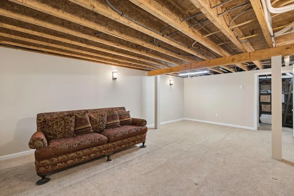 14 Larkspur Lane Brunswick ME 04011