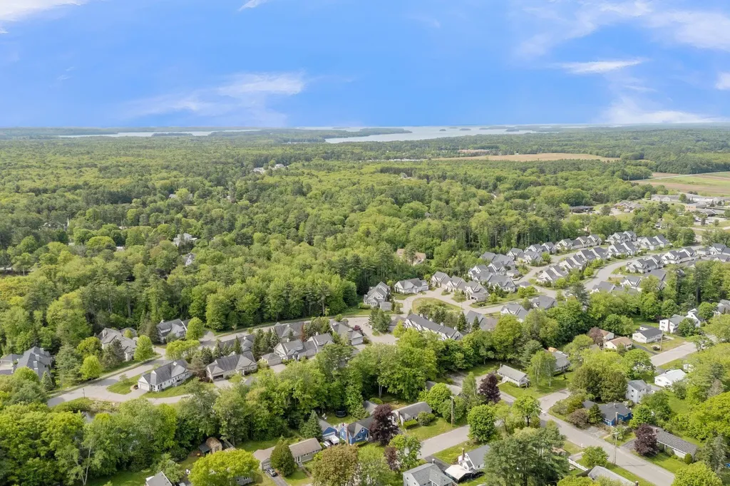 14 Larkspur Lane Brunswick ME 04011