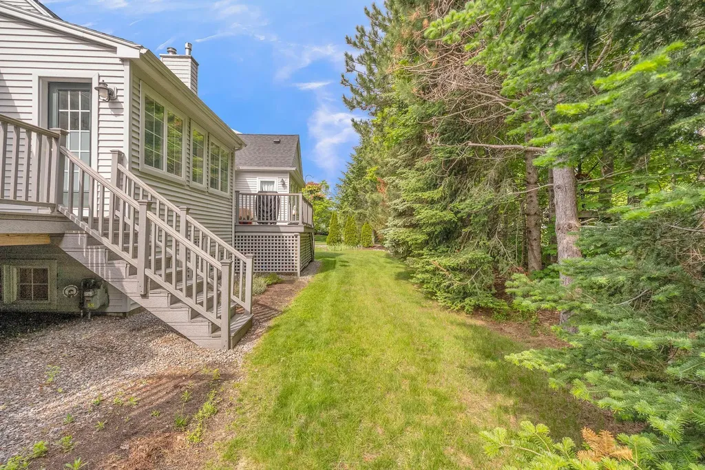 14 Larkspur Lane Brunswick ME 04011