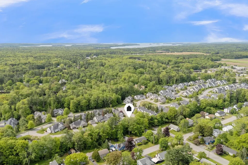 14 Larkspur Lane Brunswick ME 04011