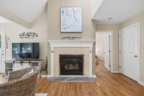 14 Larkspur Lane Brunswick ME 04011