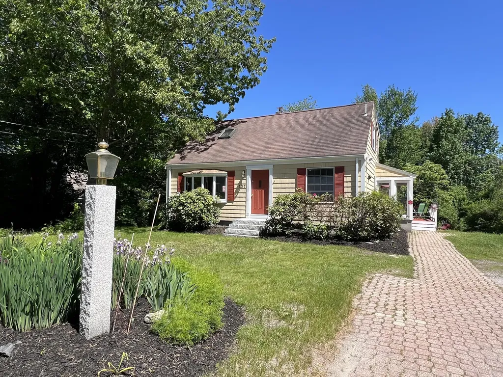 337 Middle Road Falmouth ME 04105