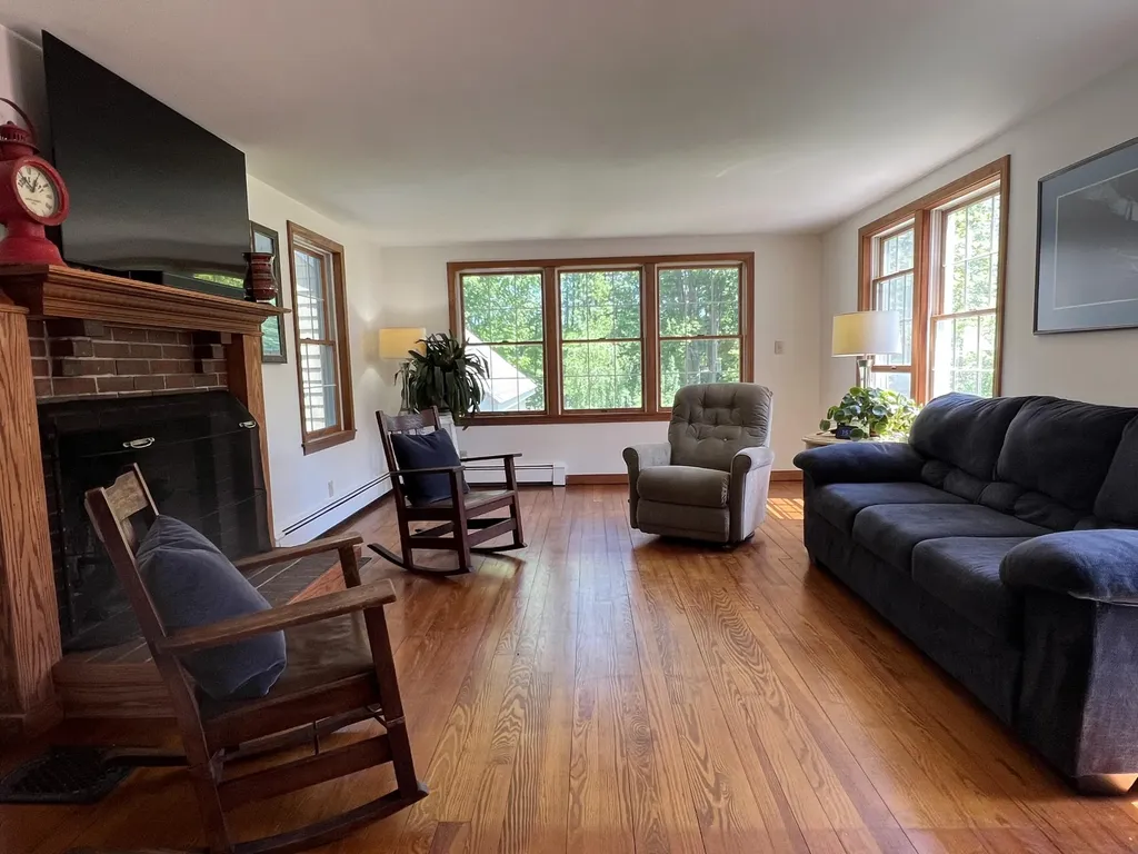 337 Middle Road Falmouth ME 04105