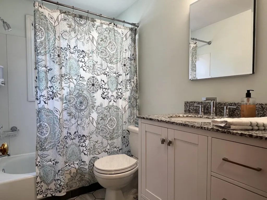 337 Middle Road Falmouth ME 04105