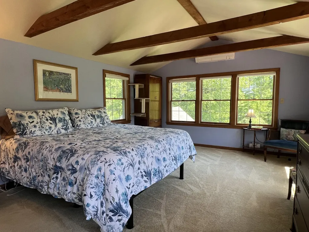 337 Middle Road Falmouth ME 04105