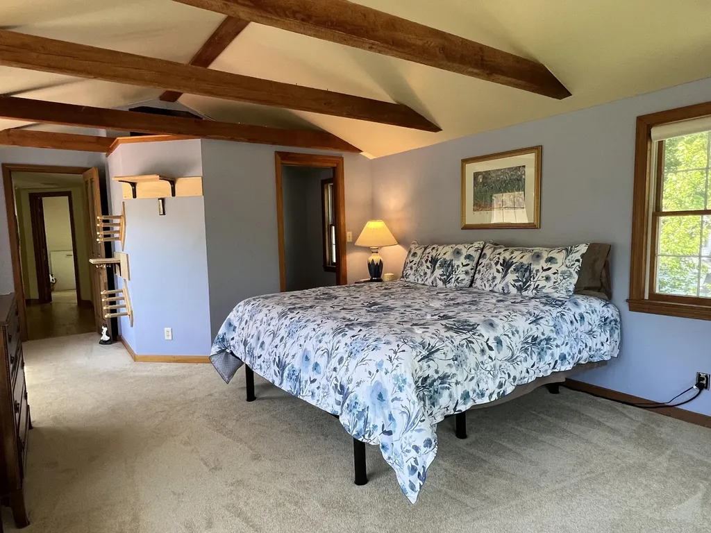 337 Middle Road Falmouth ME 04105