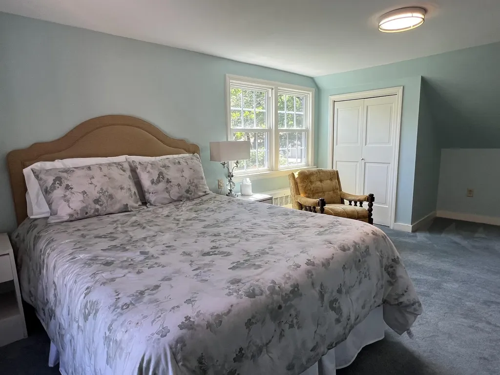 337 Middle Road Falmouth ME 04105