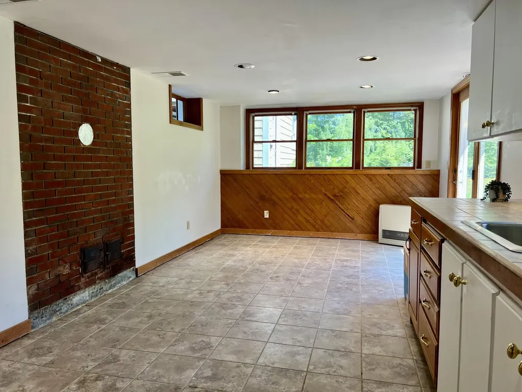 337 Middle Road Falmouth ME 04105