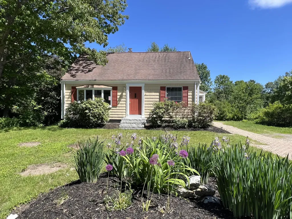 337 Middle Road Falmouth ME 04105