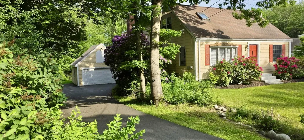 337 Middle Road Falmouth ME 04105